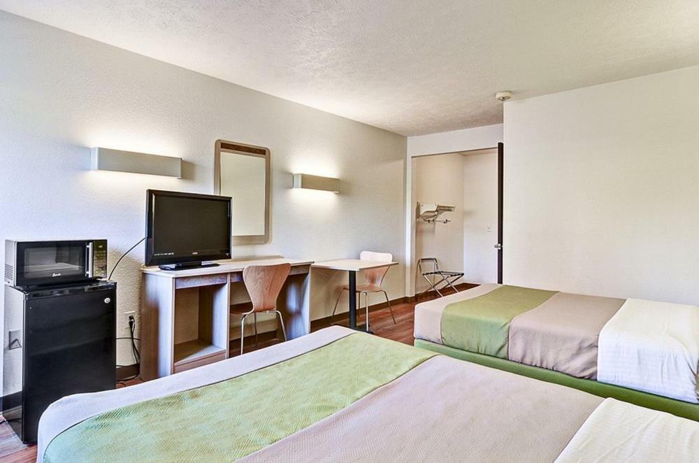 Economy Inn Pittsburgh Airport Moon Township Bagian luar foto