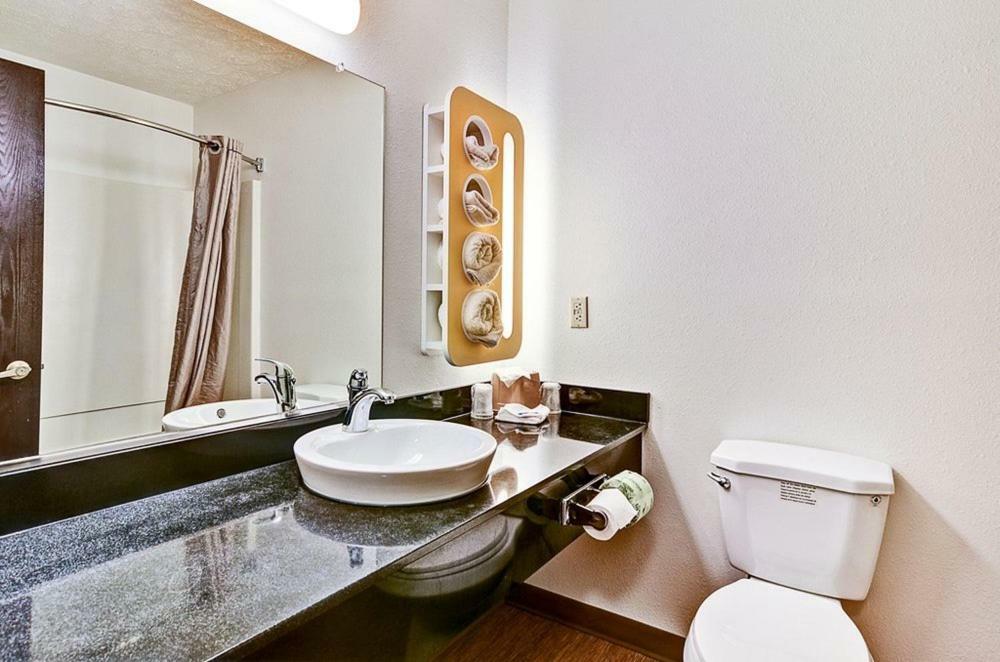 Economy Inn Pittsburgh Airport Moon Township Bagian luar foto